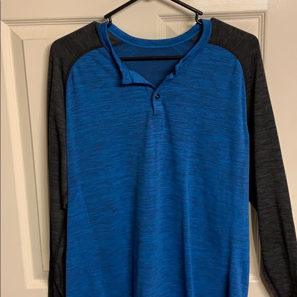 Long Sleeve Lululemon Workout/Casual Henley